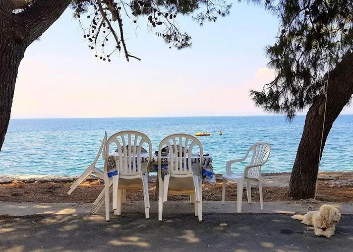 Yard Of Epicurus - η αυλή του επίκουρου Kato Gatzea