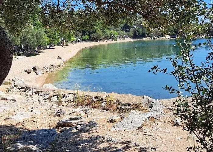 Yard Of Epicurus - η αυλή του επίκουρου Kato Gatzea