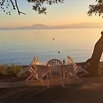 Yard Of Epicurus - η αυλή του επίκουρου Kato Gatzea