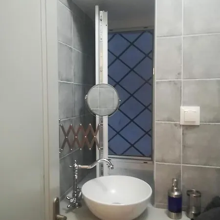 Yard Of Epicurus - η αυλή του επίκουρου *