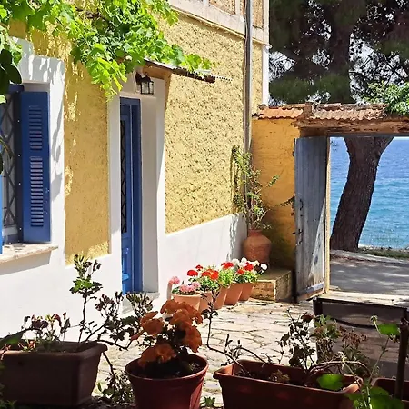 Yard Of Epicurus - η αυλή του επίκουρου *