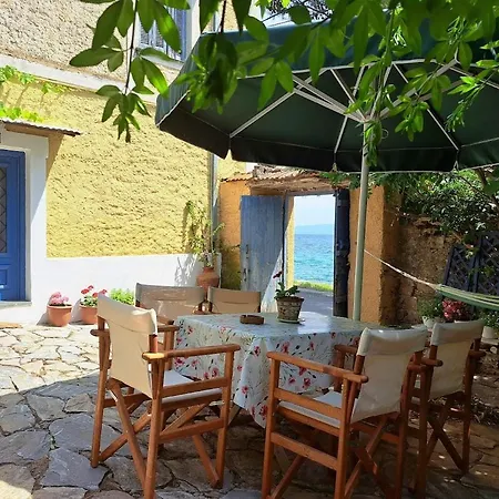 Yard Of Epicurus - η αυλή του επίκουρου Kato Gatzea