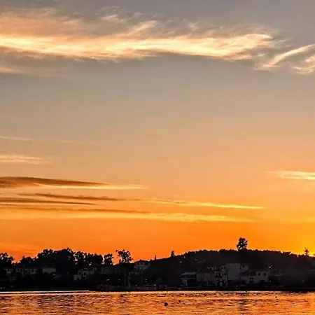 Yard Of Epicurus - η αυλή του επίκουρου Kato Gatzea