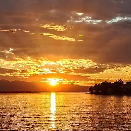 Yard Of Epicurus - η αυλή του επίκουρου Feriehus *