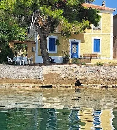 Yard Of Epicurus - η αυλή του επίκουρου Kato Gatzea