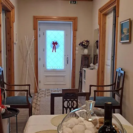 Yard Of Epicurus - η αυλή του επίκουρου *