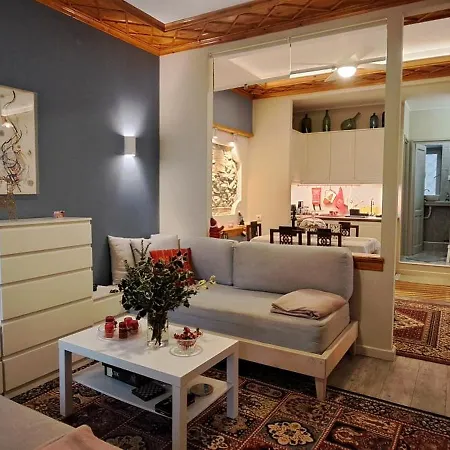 Yard Of Epicurus - η αυλή του επίκουρου