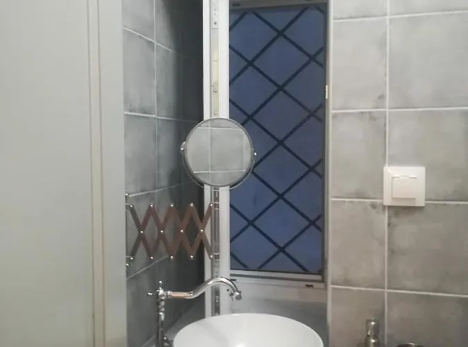 Yard Of Epicurus - η αυλή του επίκουρου *